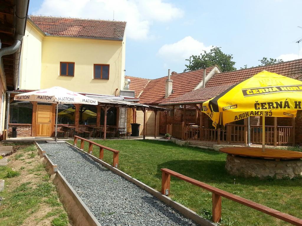 Village Pub & Bbq Vojkovice  외부 사진